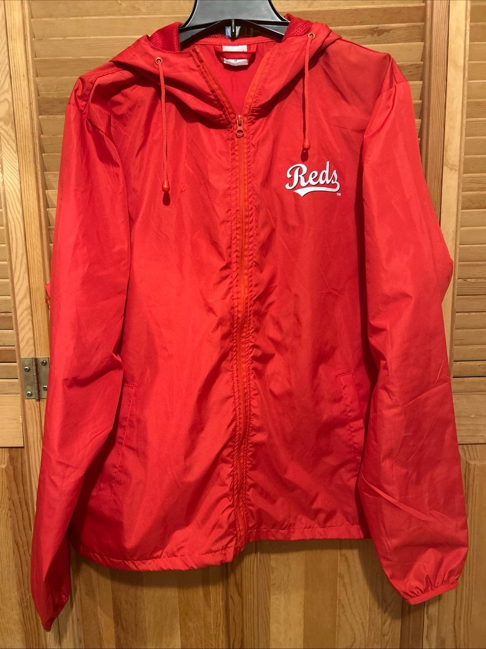 Cincinnati Reds Lightweight Hooded Unisex Windbreaker Jacket Size Medium